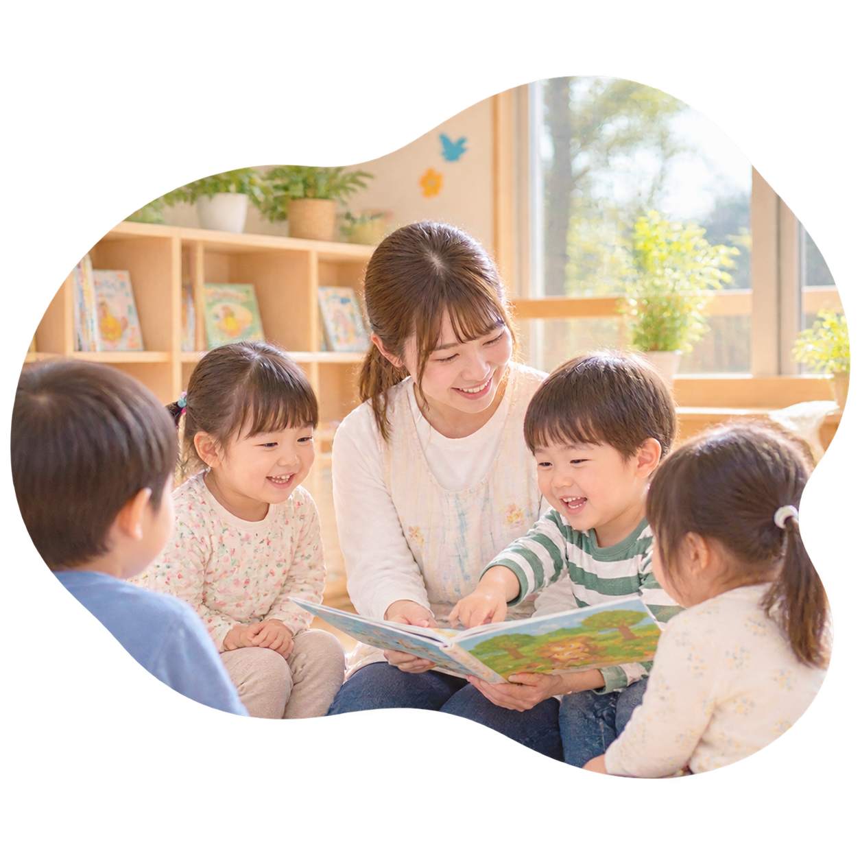 先生と子どもたちが絵本を読んでいる様子