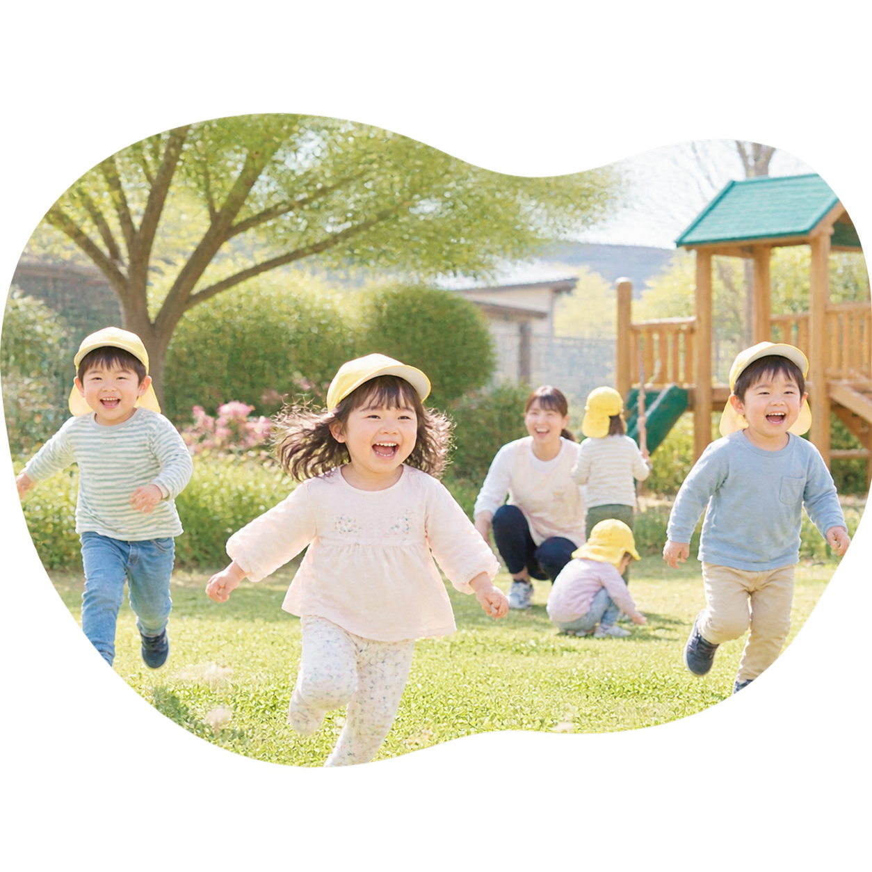 園庭で元気に遊ぶ子どもたち