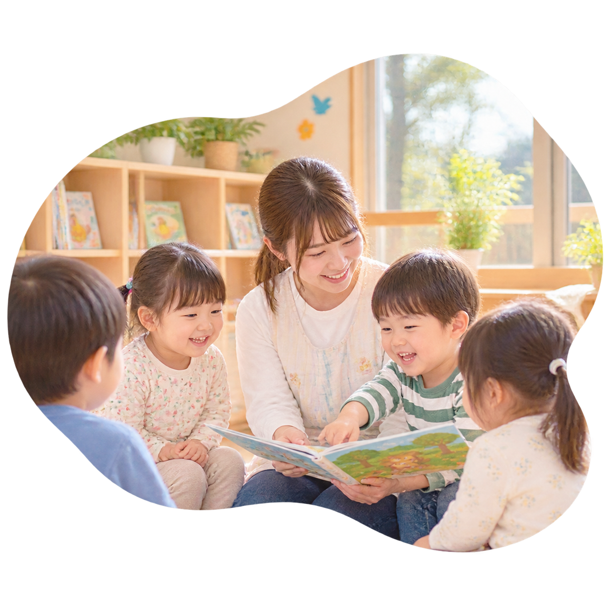 先生と子どもたちが絵本を読んでいる様子